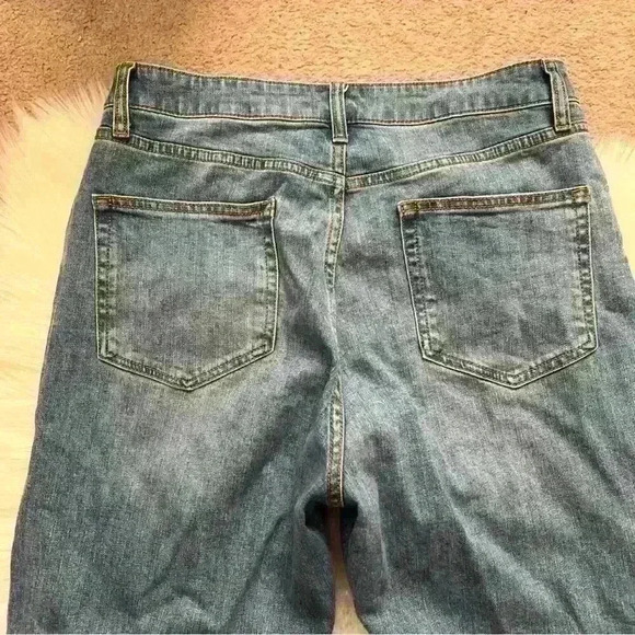 Wild Fable High Rise Mom Jeans Destroy Size 8 - Picture 5 of 8